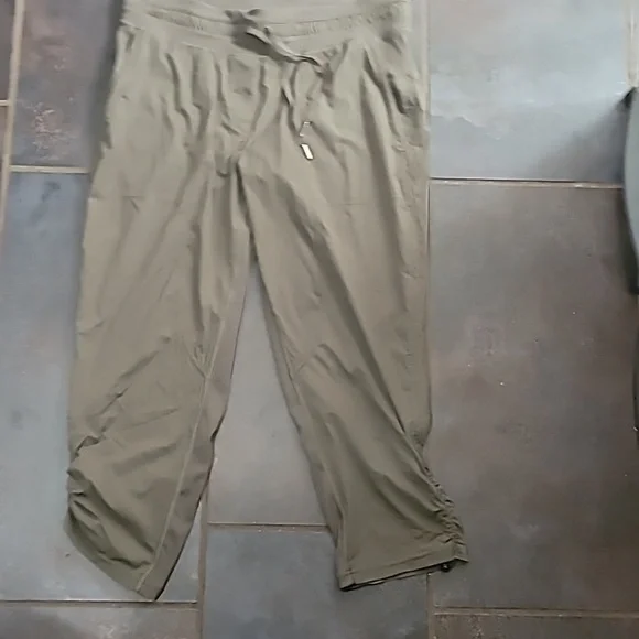 LULULEMON DANCE STUDIO CROP 25” DARK OLIVE SIZE 12 - Picture 4 of 8
